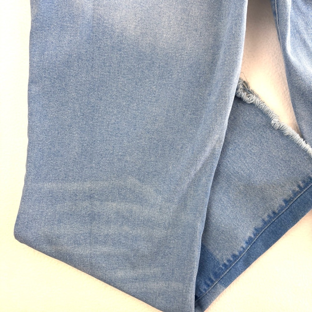 Forever 21 Light Blue Two-Tone 90’s Button Fly Straight Leg Mid Weight Jeans 14 - Picture 10 of 16